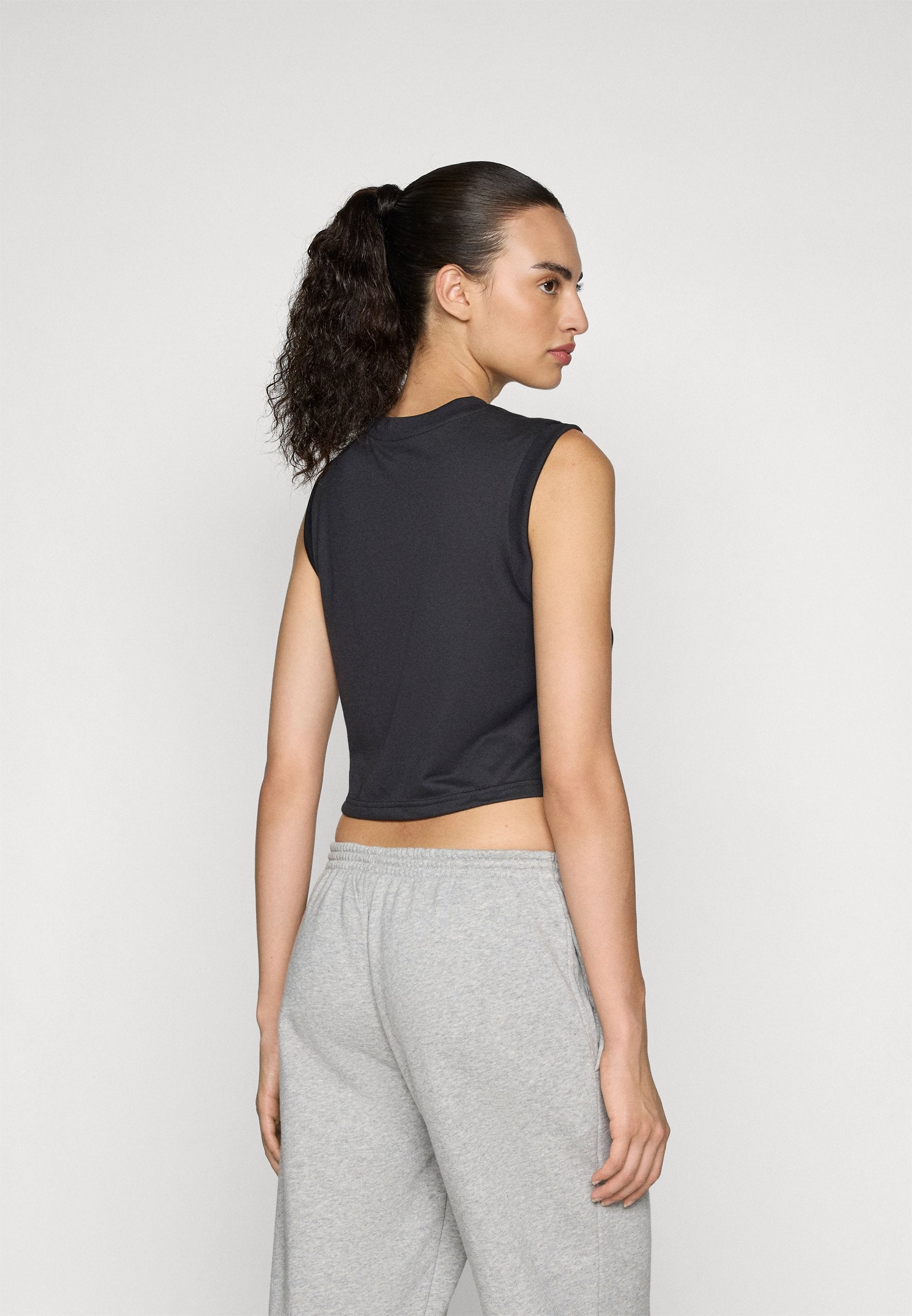 Reebok TRAIN LOGO CROPPED SLEEVELESS