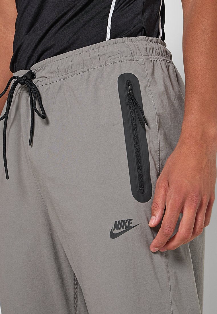 Nike Sportswear REGULAR FIT