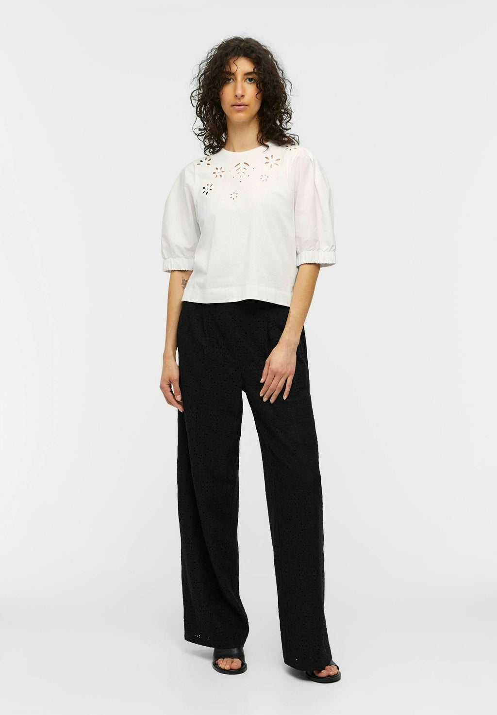 Object BRODERIE ANGLAISE