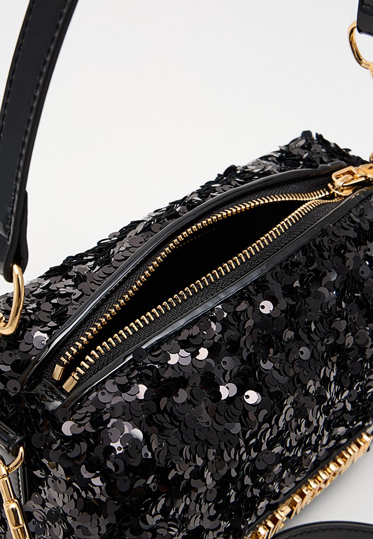 Love Moschino