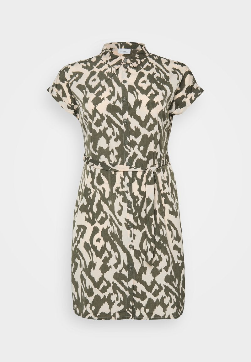 Kurzes Kleid mit kurzen Ärmeln und durchgehender Knopfleiste, mit einem oliv- und cremefarbenen abstrakten Muster, aus weichem Stoff und einem Bindegürtel in der Taille.