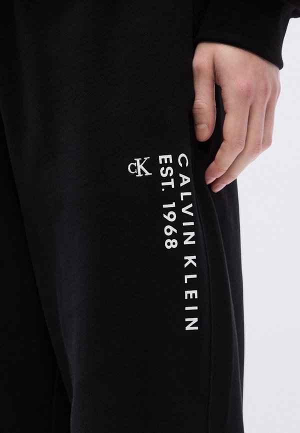 Calvin Klein 350TERRY 1968 GRAPHIC MONOLOGO