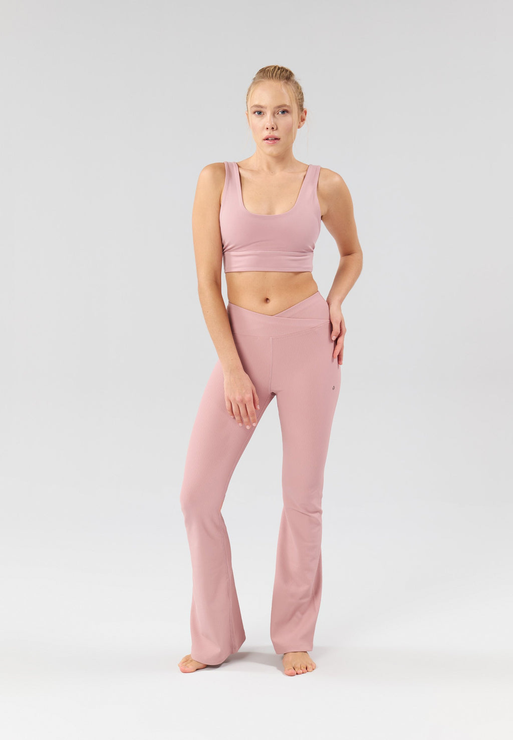 Even&Odd active MEDIUM SUPPORT SPORTS BRA WITH SIDE DETAIL