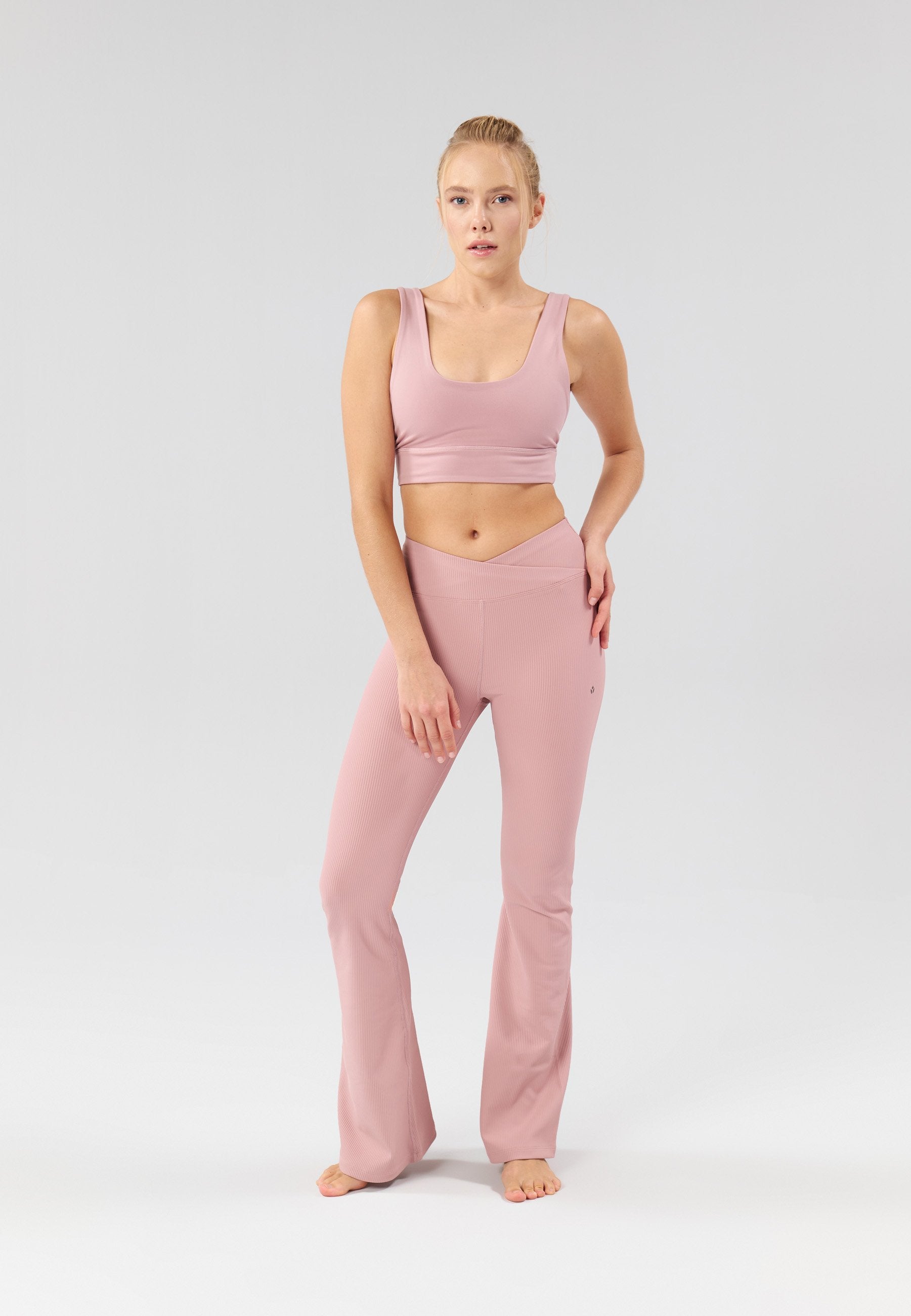 Even&Odd active MEDIUM SUPPORT SPORTS BRA WITH SIDE DETAIL