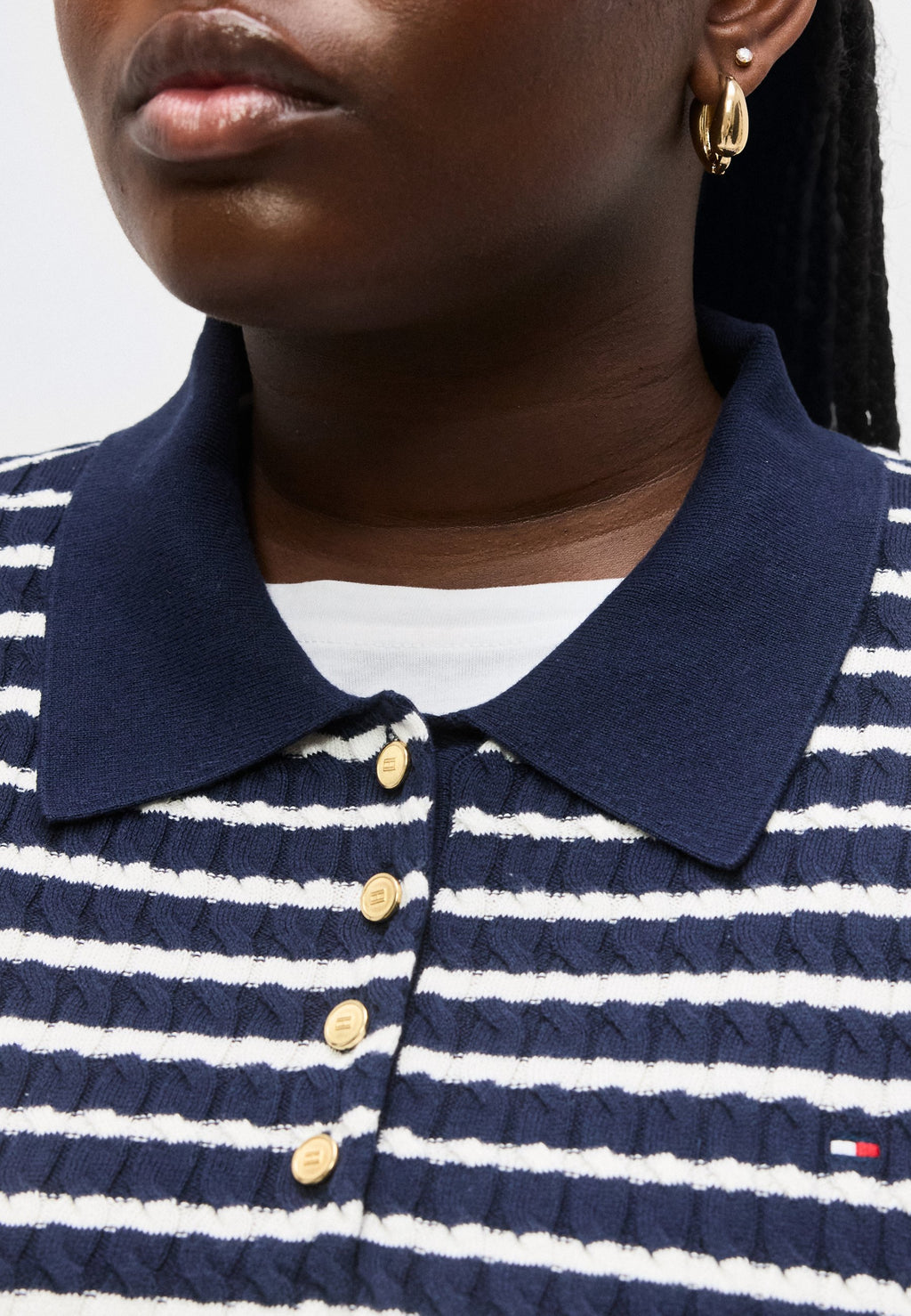CURVE CABLE KNIT RELAXED POLO JUMPER Media 6