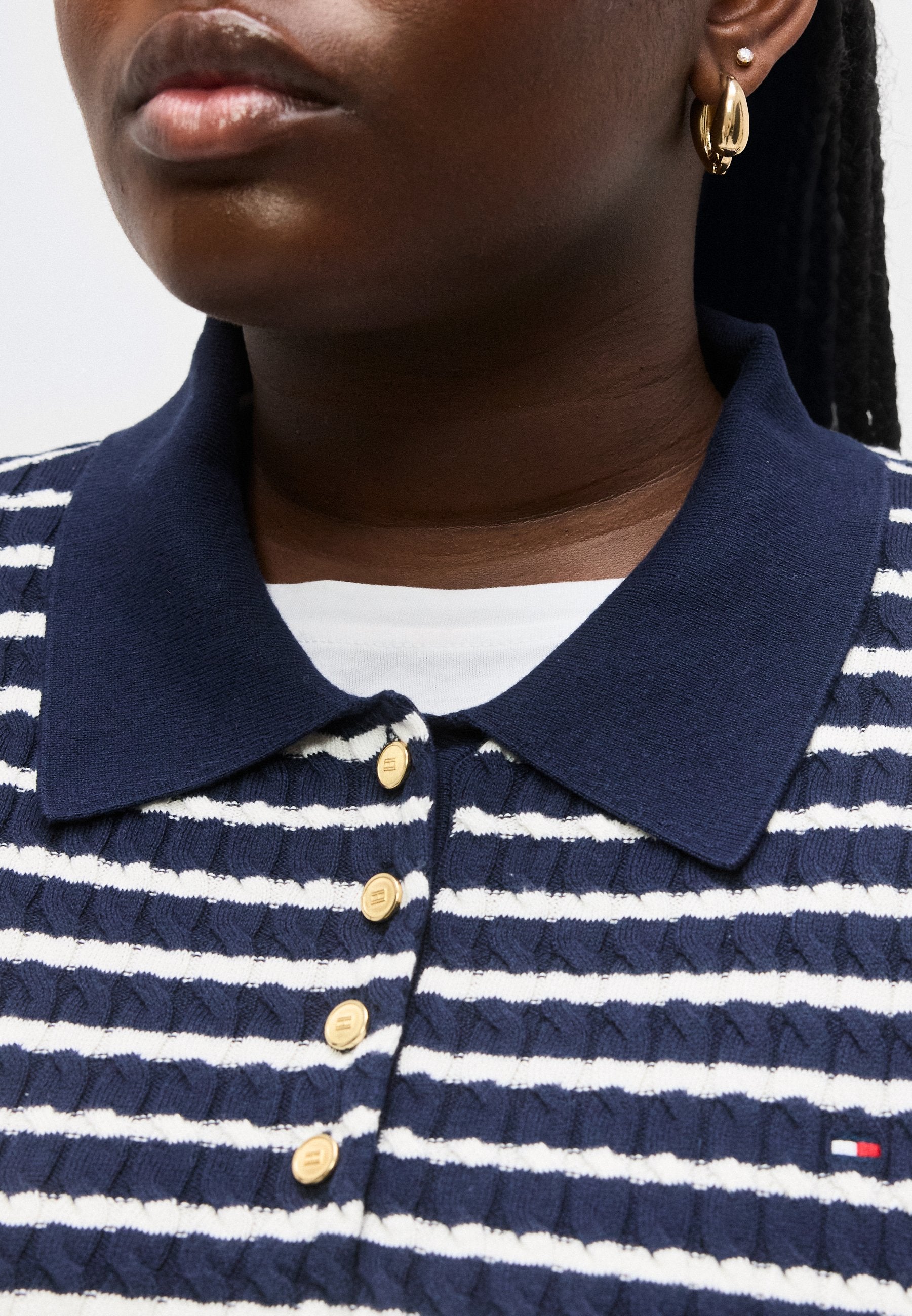 CURVE CABLE KNIT RELAXED POLO JUMPER Media 6