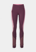 Lila Leggings mit pinken Seiteneinsätzen, hohem Bund, passgenauem Design und glatter Textur. Der Stoff sieht dehnbar und leicht aus.