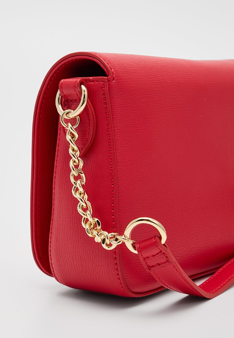 Love Moschino