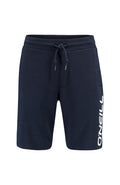 Navyblaue Shorts aus einem Baumwoll-Mix, mit einem elastischen Bund mit Kordelzug, Seitentaschen und einem weißen Logo, das an der Seite aufgedruckt ist.