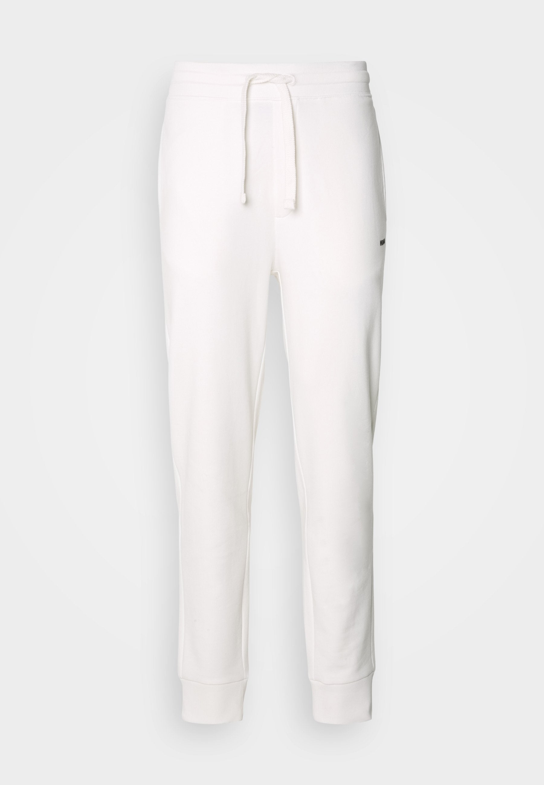 Weiße Baumwoll-Sweatpants mit einem elastischen Bund, Kordelzug und gerippten Bündchen. Mit einem kleinen schwarzen Logo an der Seite.