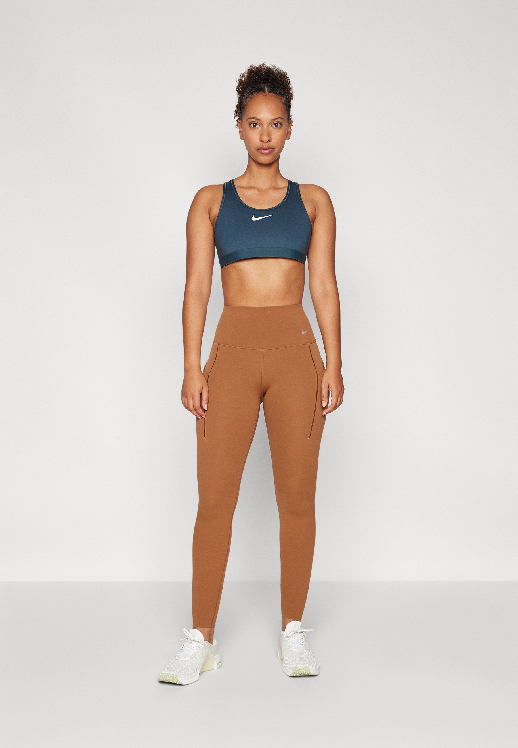 Nike Performance UNIVERSA