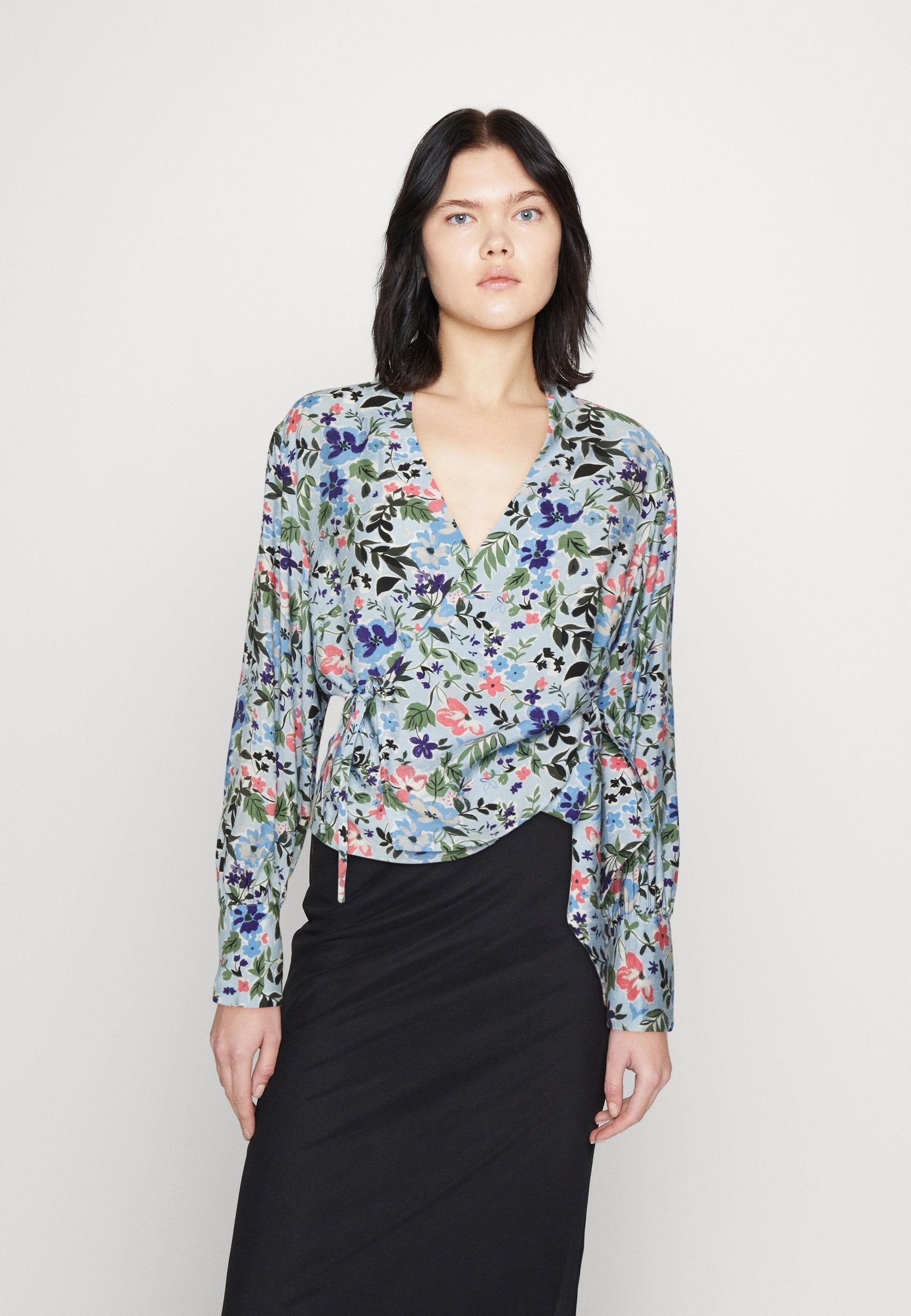 Object OBJRIGA WRAP TOP