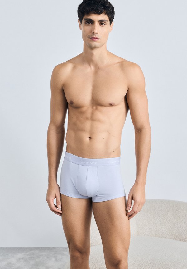 Calvin Klein Underwear LOW RISE TRUNK ICON COTTON STRETCH 5 PACK - Trunks - black/royalty/casual blue/turbulence