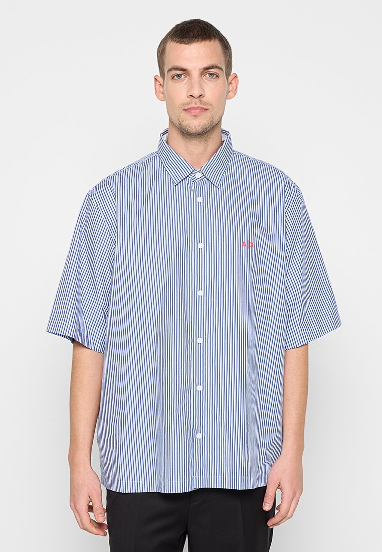 LOOSE FIT Media 1