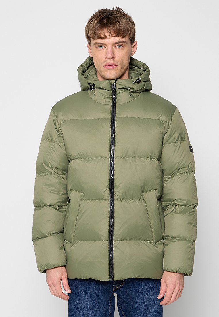REGULAR FIT Media 1