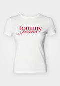 Weißes Baumwoll-T-Shirt mit Rundhalsausschnitt und kurzen Ärmeln. Mit rotem "tommy jeans"-Text über der Brust. Glatte Textur, lässiges Design.