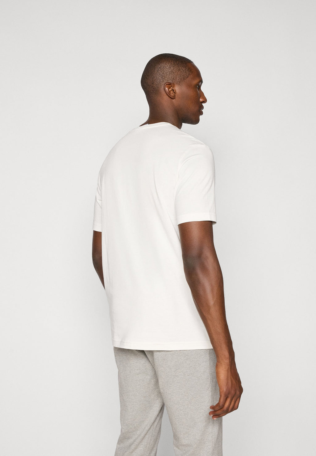 Champion SPORTSWEAR STANDARD FIT
2 PACK