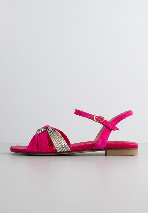 Stuart Weitzman KEANA