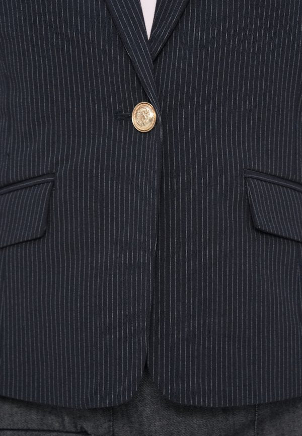 ONLY ONLNELIA PINS