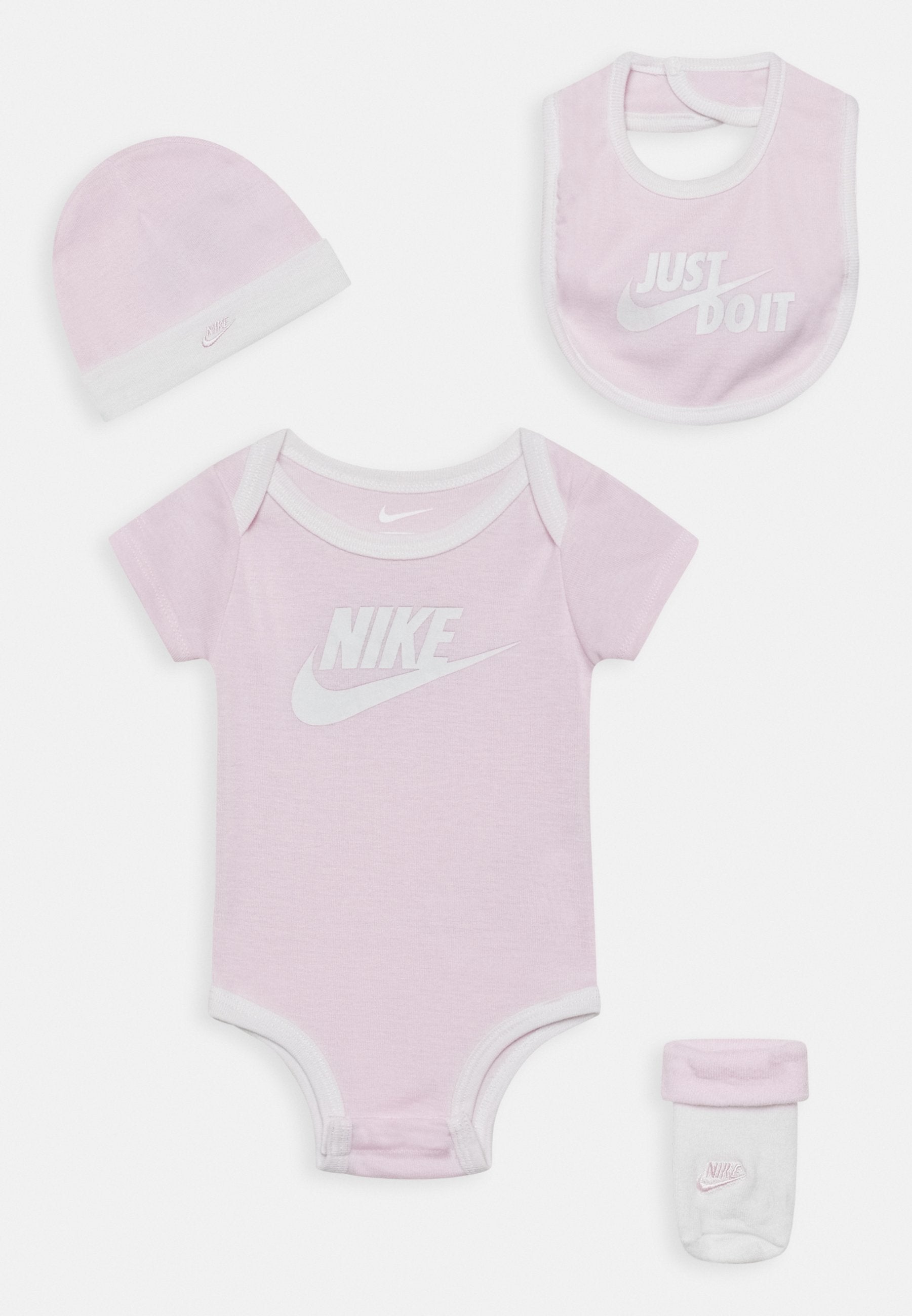 Nike Sportswear 8 PIECE GIFT SET