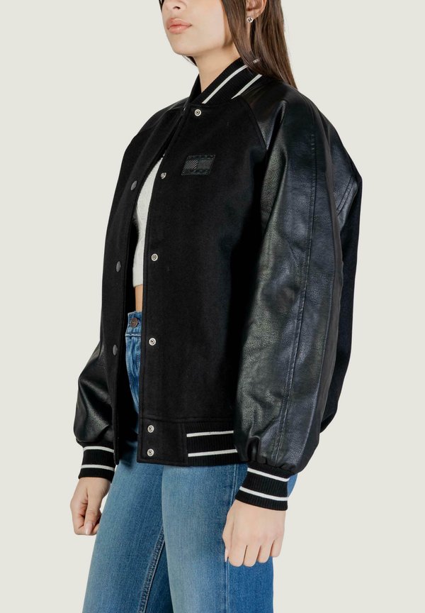Tommy Jeans