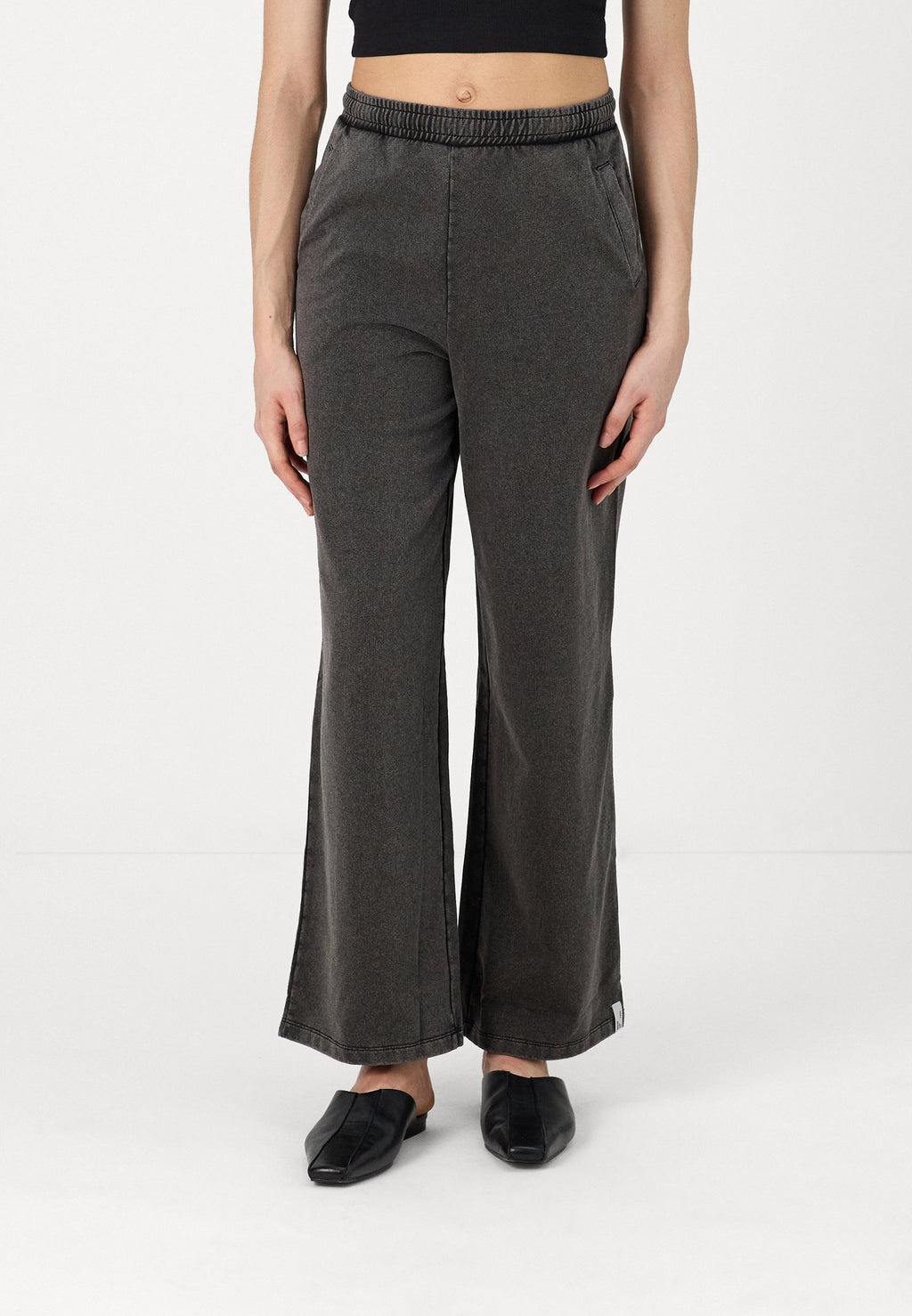 ONLNELLY PANT Media 3