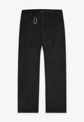 Schwarze Hose aus gewebtem Stoff mit geradem Bein, zwei seitlichen Taschen, einem Reißverschluss vorne und einem äußeren Schlaufen-Detail.