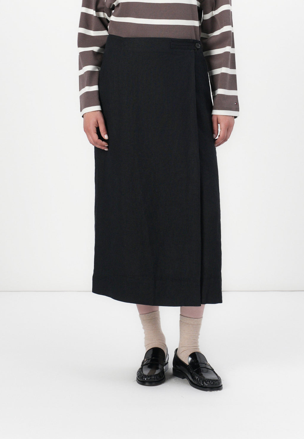 KNEE WRAP SKIRT Media 3
