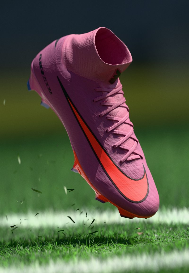 Nike-Fußballschuh in Pink mit schwarzen Akzenten und einem leuchtend orangefarbenen Swoosh. Hat ein hohes Knöeldesign und eine genoppte Sohle für optimale Traktion.