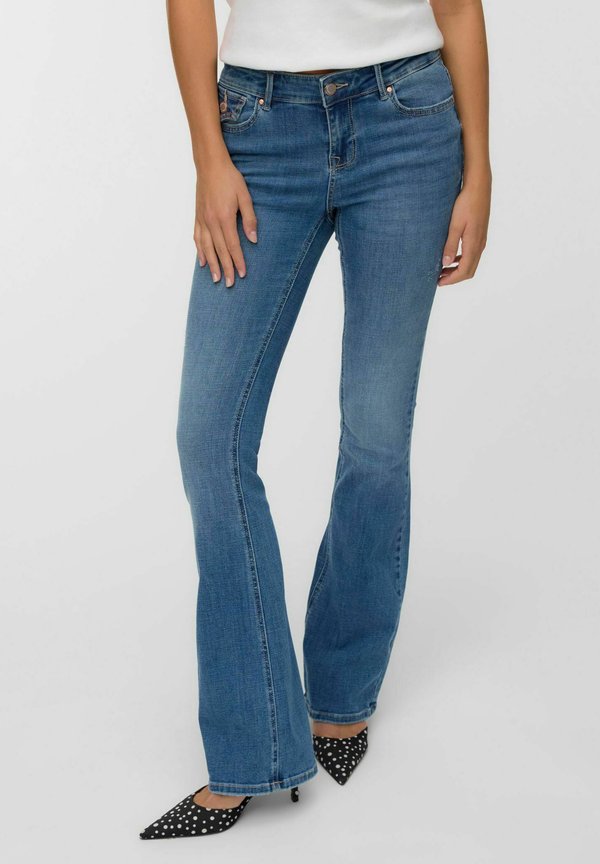 Vero Moda Flared fit VMCAMILLE Low rise - Bootcut jeans - medium blue denim