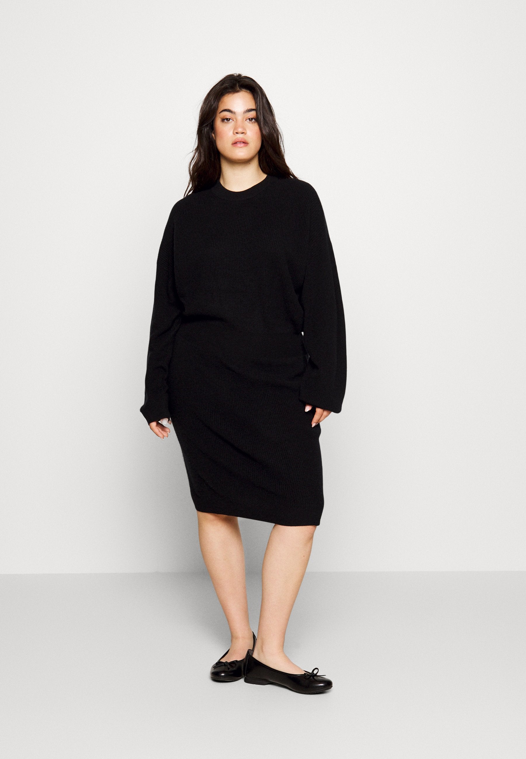 WAISTED DRESS Media 3