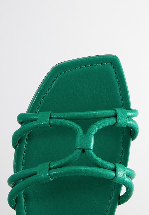 Stuart Weitzman