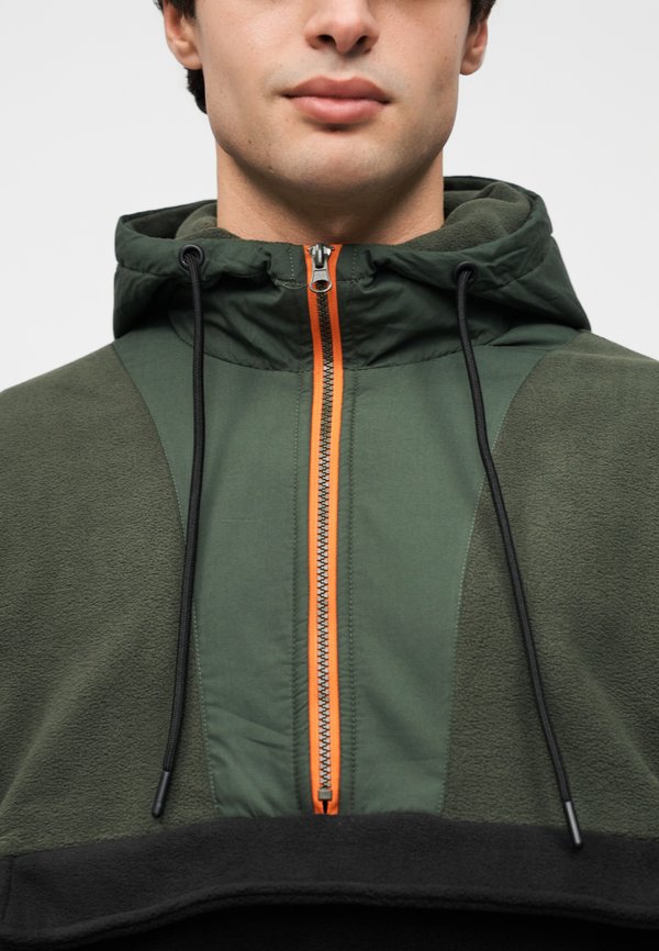 Pier One by Zalando