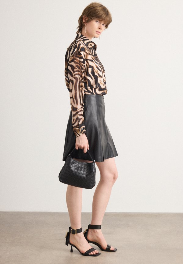 DKNY PRINTED FRONT SHIRT