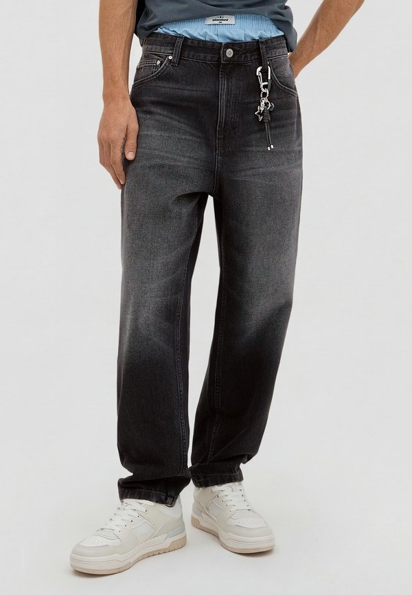 Bershka LOOSE - Relaxed fit jeans - black