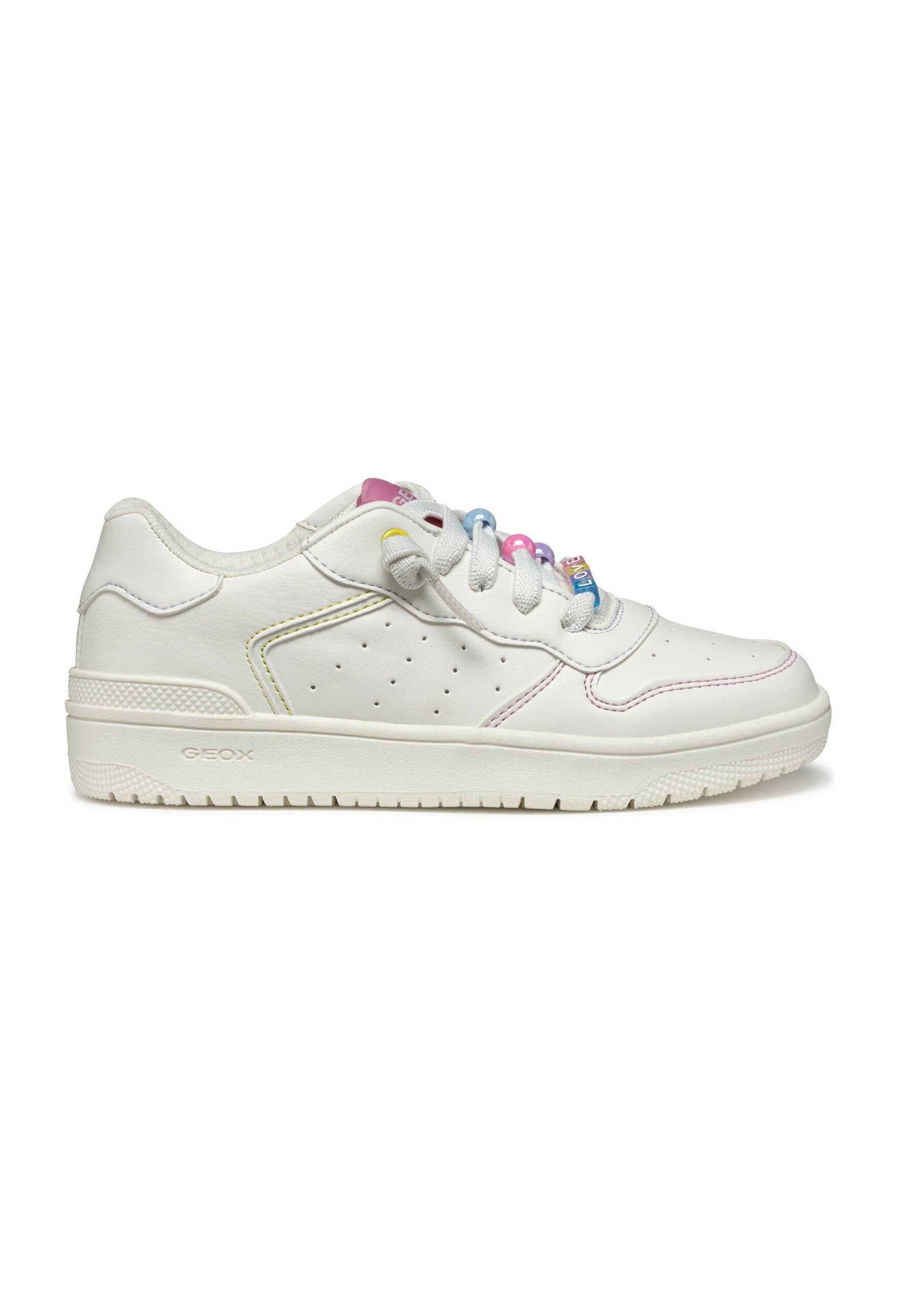 Weiße Ledersneaker mit durchlöcherten Seiten, pastellfarbenen Schnürsenkeln und mehrfarbigen Akzenten an den Ösen. Gummisohle, unterstützendes Design.