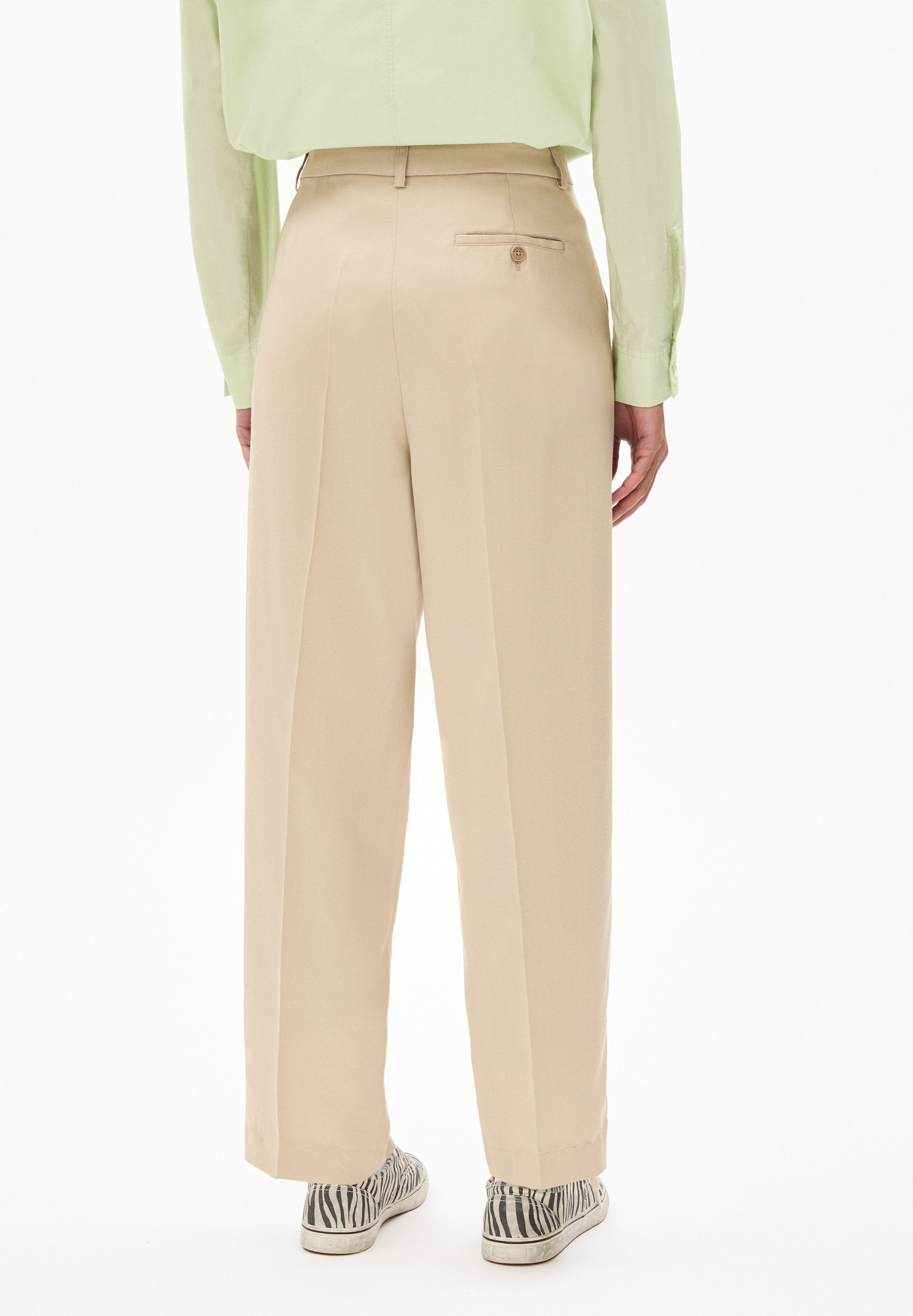 SANDRINAA TAPERED  Media 4