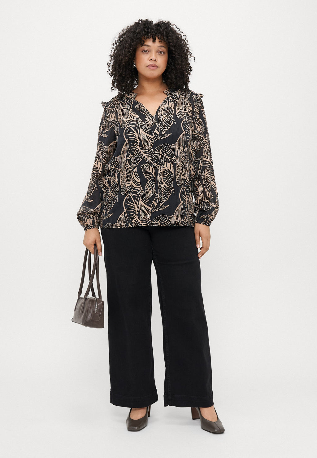 CARBETSEY FRILL Media 2