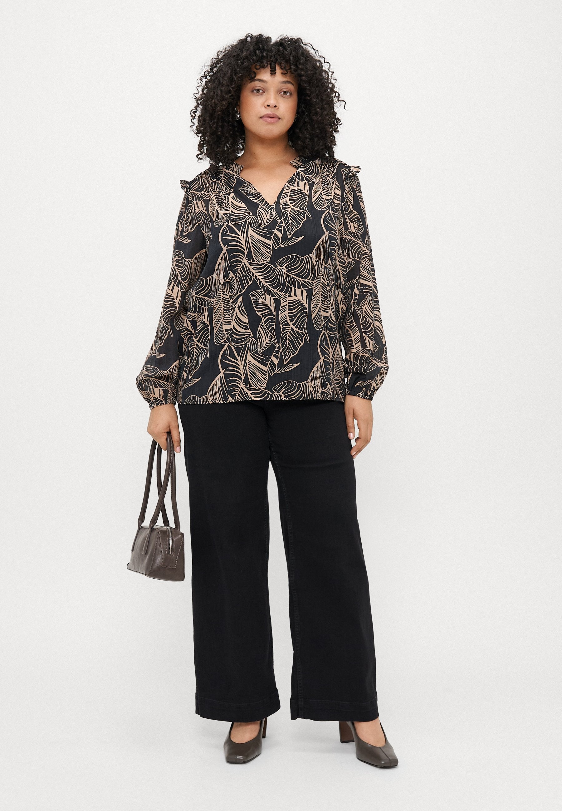 CARBETSEY FRILL Media 2