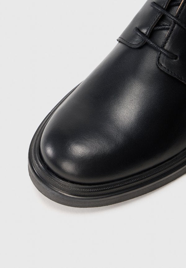 Calvin Klein CUPPED POSTMAN