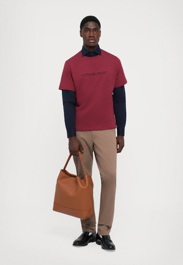 Michael Kors EMBOSS SHADOW LOGO TEE