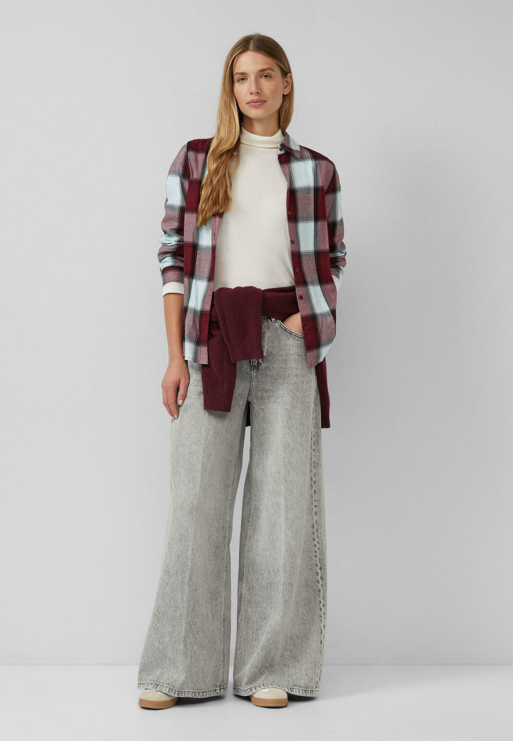 s.Oliver Flared Jeans Media 2