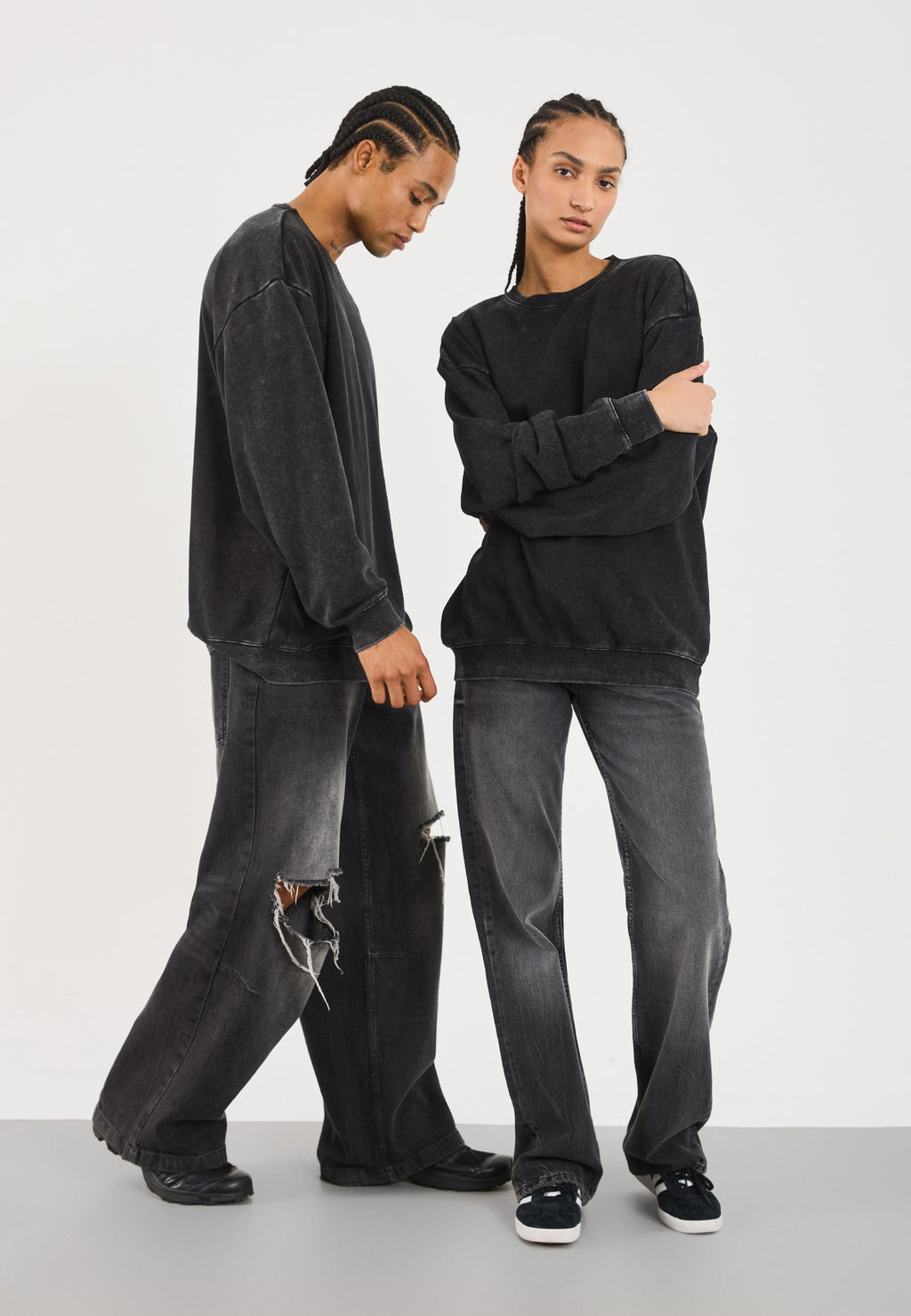 YOURTURN UNISEX OVERSIZED FIT WASHED SWEATSHIRT