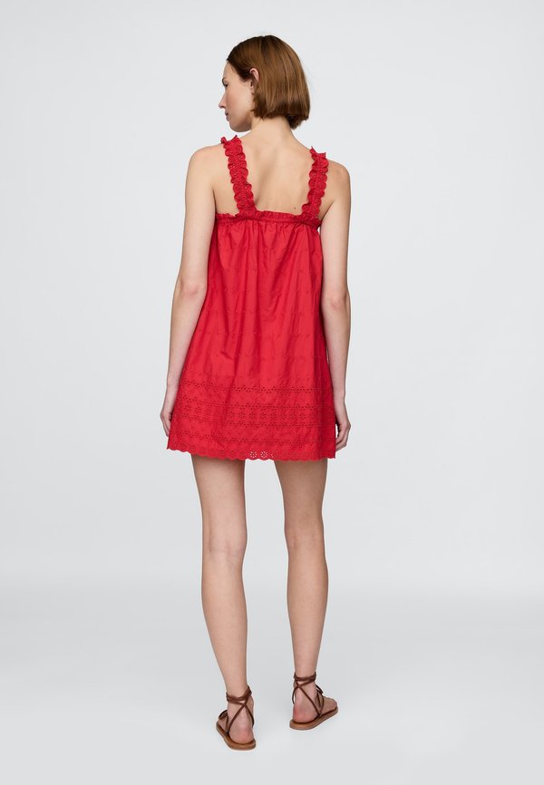 GAP EYELET