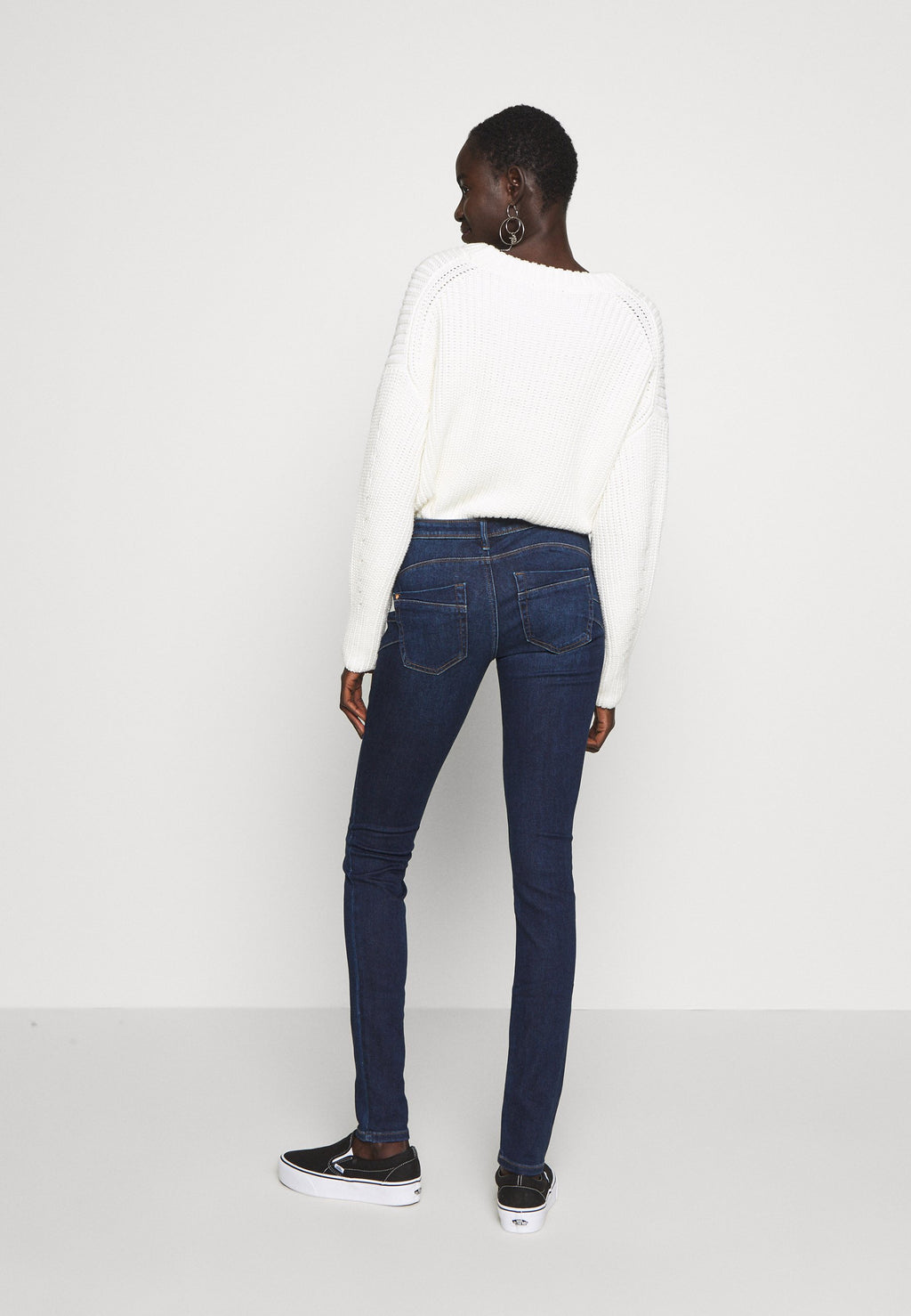ONLALLAN PUSH UP Media 4