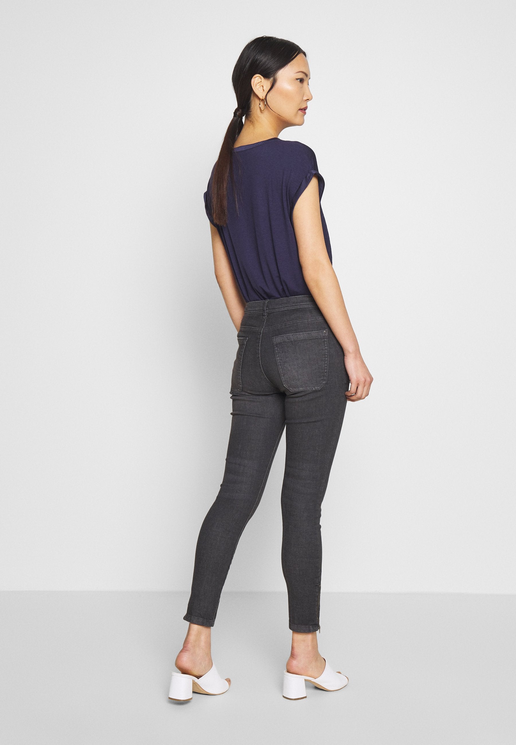 edc by Esprit