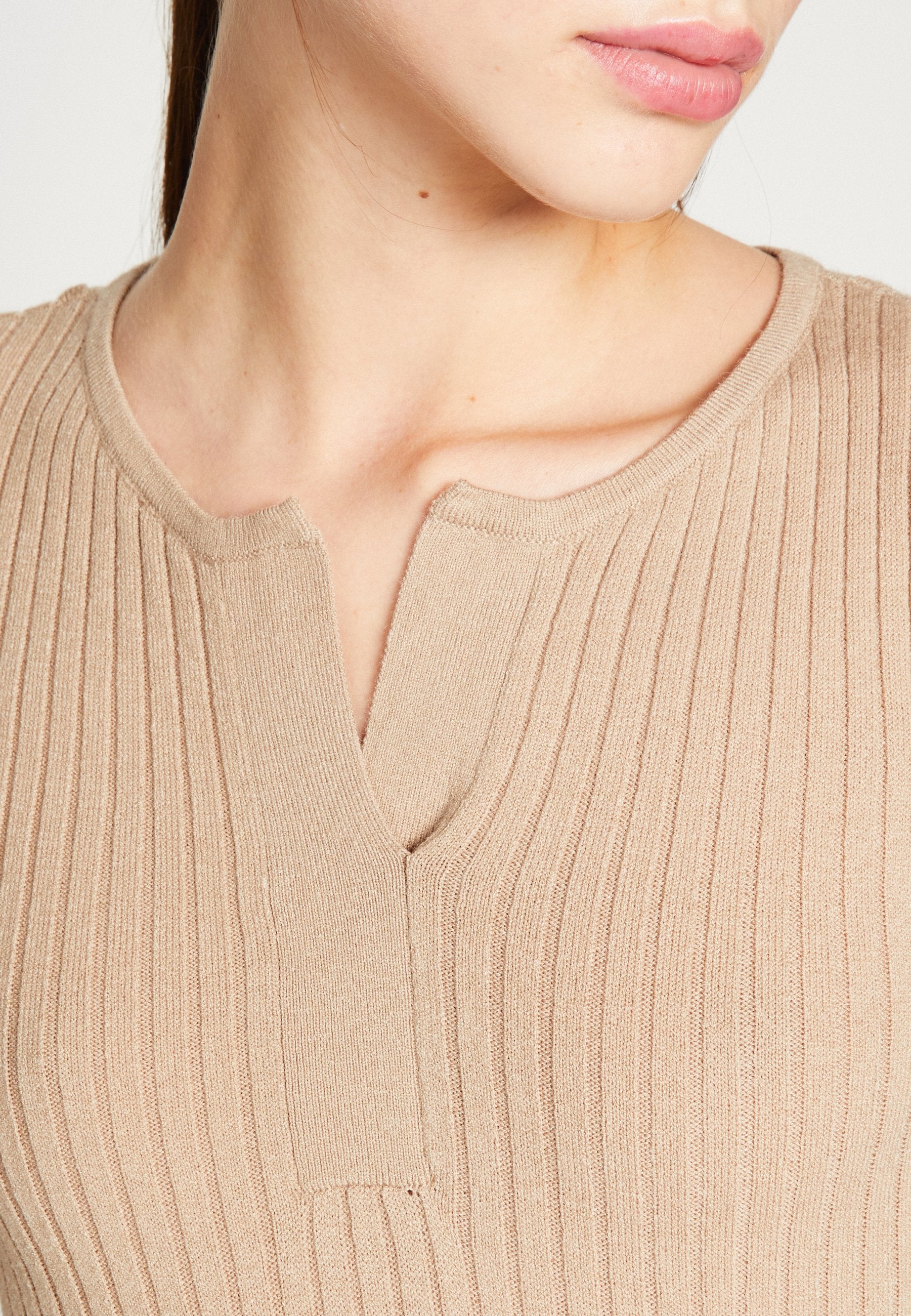 Pieces PCSAFILA V NECK DRESS