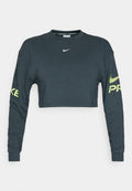 Dunkelgrauer, taillierter Langarm-Sweatshirt aus Baumwolle. Verfügt über ein weißes Nike-Swoosh-Logo und fetten gelben "PRO"-Text am linken Ärmel.