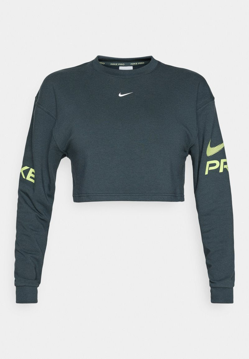 Dunkelgrauer, taillierter Langarm-Sweatshirt aus Baumwolle. Verfügt über ein weißes Nike-Swoosh-Logo und fetten gelben "PRO"-Text am linken Ärmel.