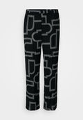 Schwarze Hose mit einem geometrischen weißen Muster, ausgestattet mit einem elastischen Bund und weitem Bein. Weicher Stoff mit glatter Textur.